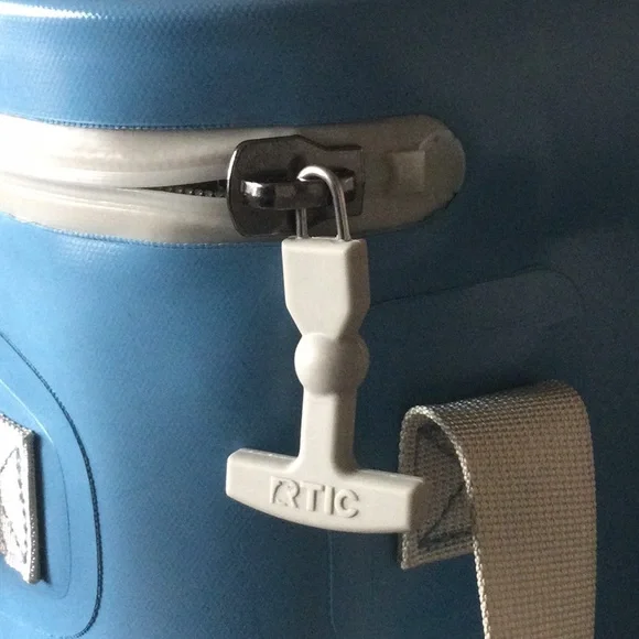 🤖- RTIC Cooler 12 Can [New in Box] - Picture 8 of 11